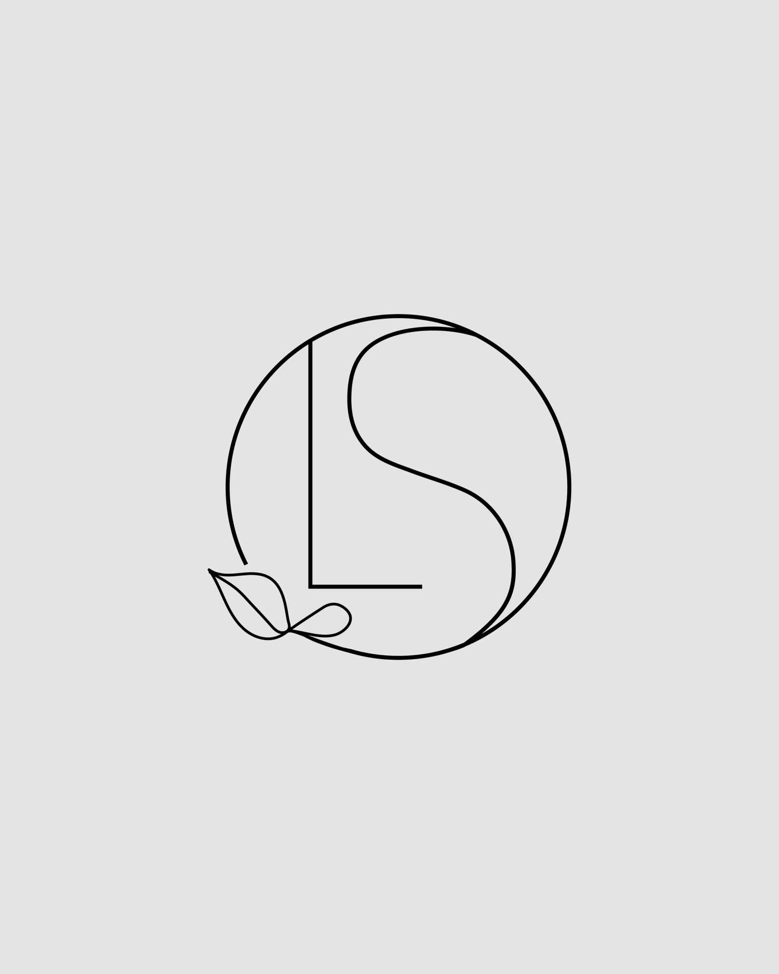 Monograma circular e minimalista em linha fina preta com as letras 'L' e 'S' entrelaçadas e um detalhe de folha delicada na base esquerda, centralizado sobre fundo cinza-claro neutro, desenvolvido pela Agencia Azzy - marketing para médicos, psicólogos e dentistas.